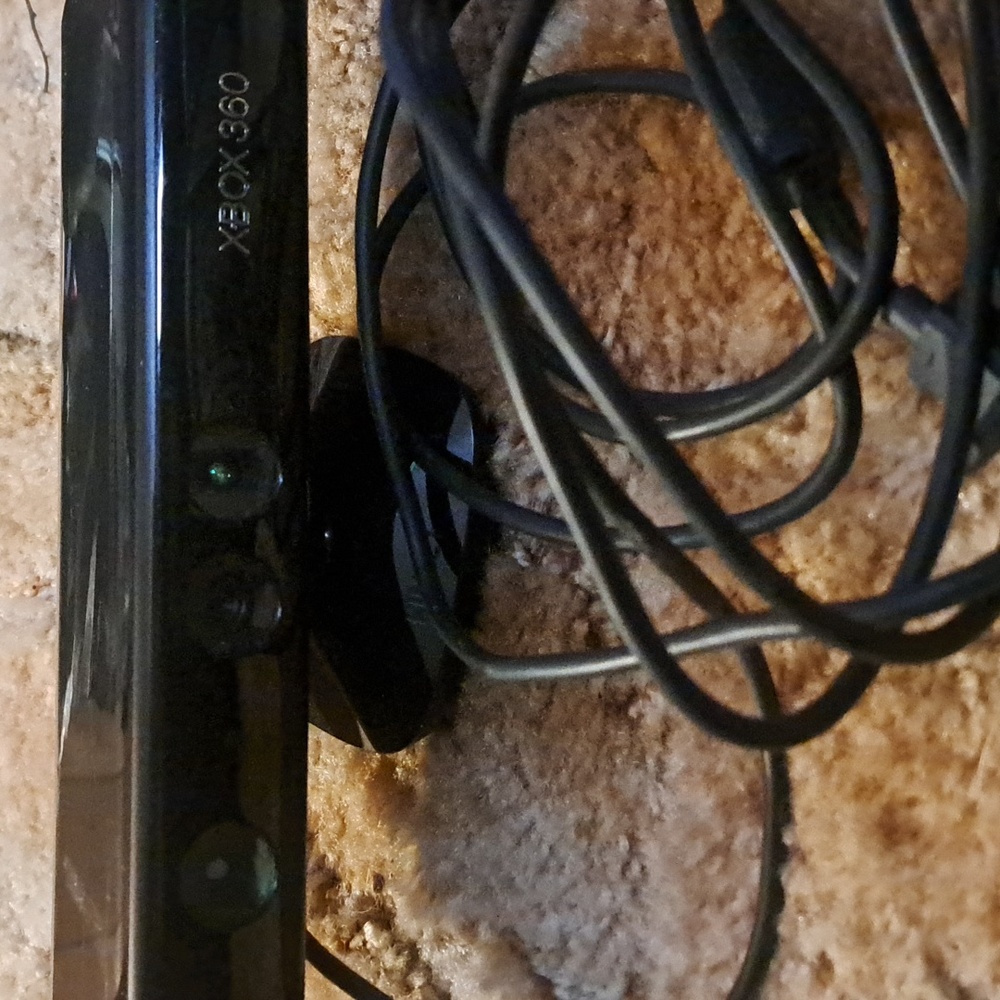 Xbox 360 Kinect Sensor & Kinect SPORTS game - Picture 2 of 11